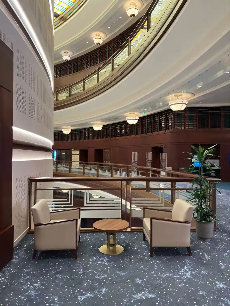 Stílusos hotel lobby és recepció